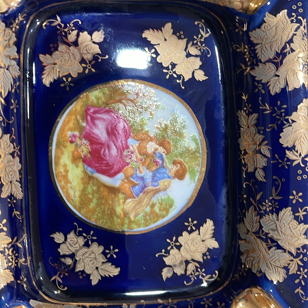 Ashtrays . Designed in Italy . Gorgeous blue with gold. Priced each . - Picture 2 of 4